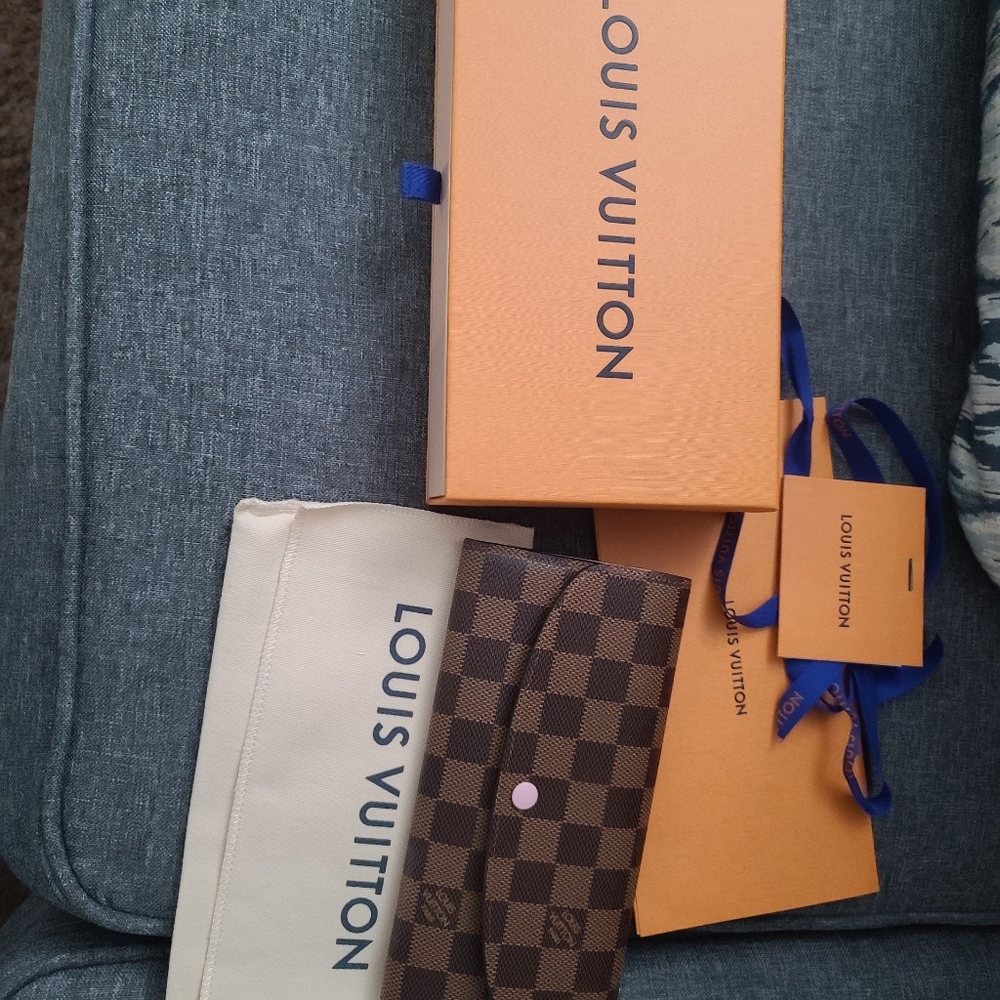 Louis Vuitton Emilie wallet